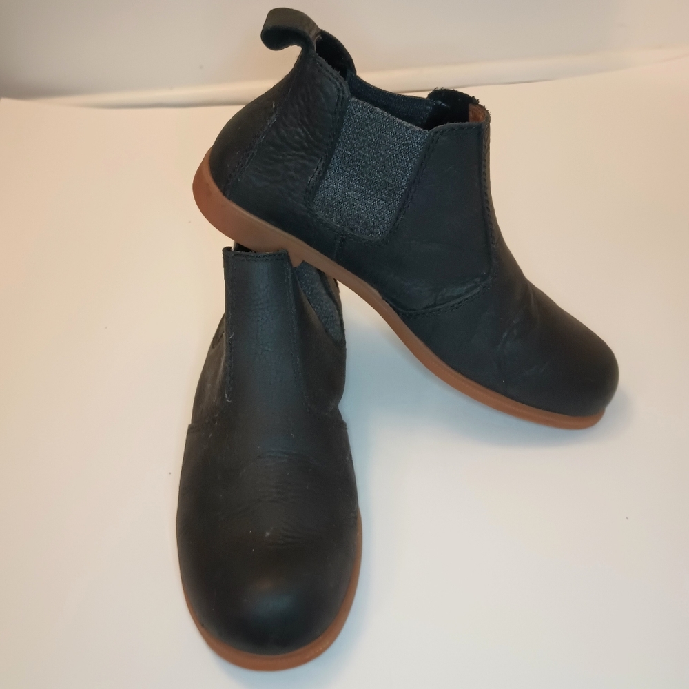 Kodiak Black Leather Chelsea Ankle Boots Size 6